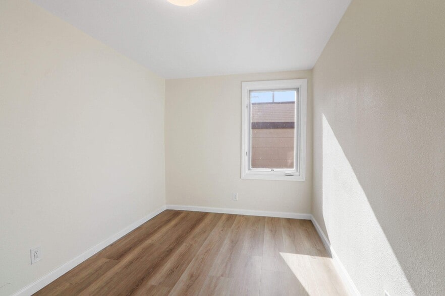 More Photos Of 528 Daisy Ave, Long Beach Apartments For Sale