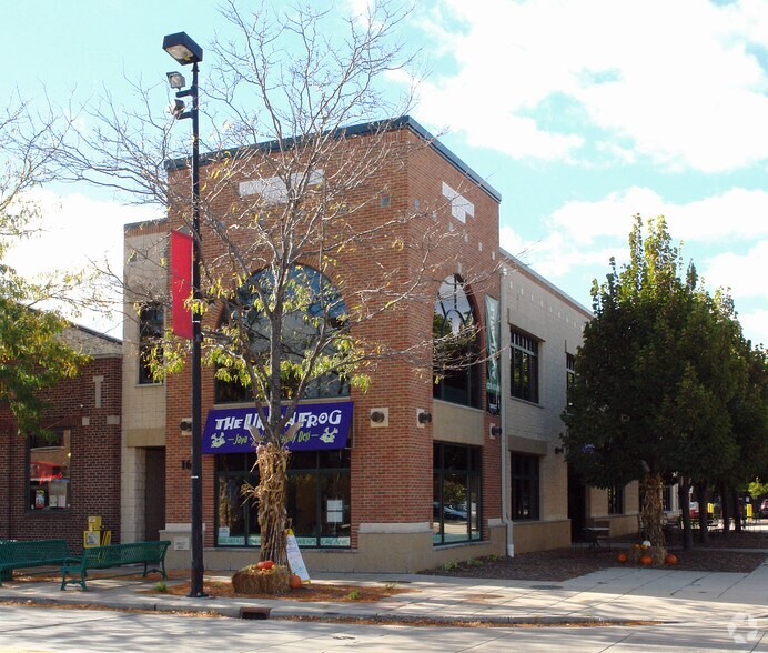 Primary Photo Of 163 N Broadway, Green Bay Storefront Retail Office For Lease
