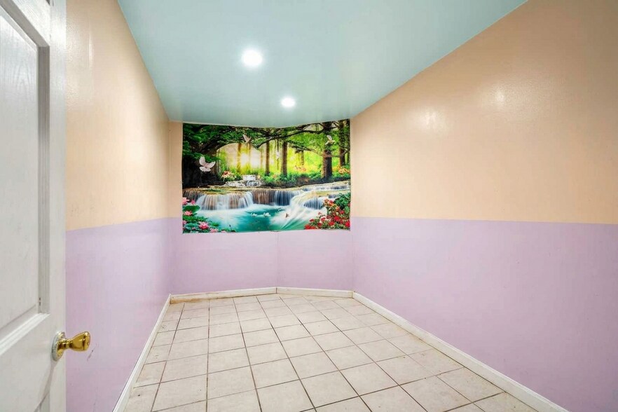 More Photos Of 57 River St, Haverhill Storefront For Sale