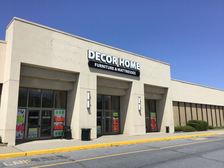 More Photos Of 123 Palmer Park Mall, Easton Department Store For Lease