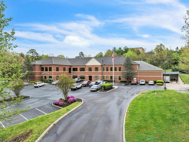 Primary Photo Of 2010 Castaic Ln, Knoxville Office For Sale