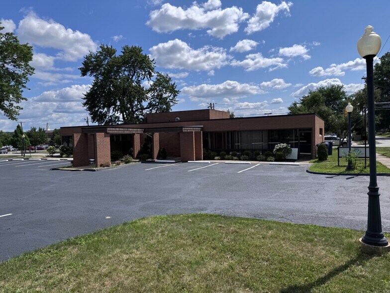 More Photos Of 2341 Oakwood Dr, Cuyahoga Falls Office For Lease