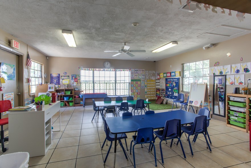 More Photos Of 2447 Raeford Rd, Orlando Daycare Center For Sale