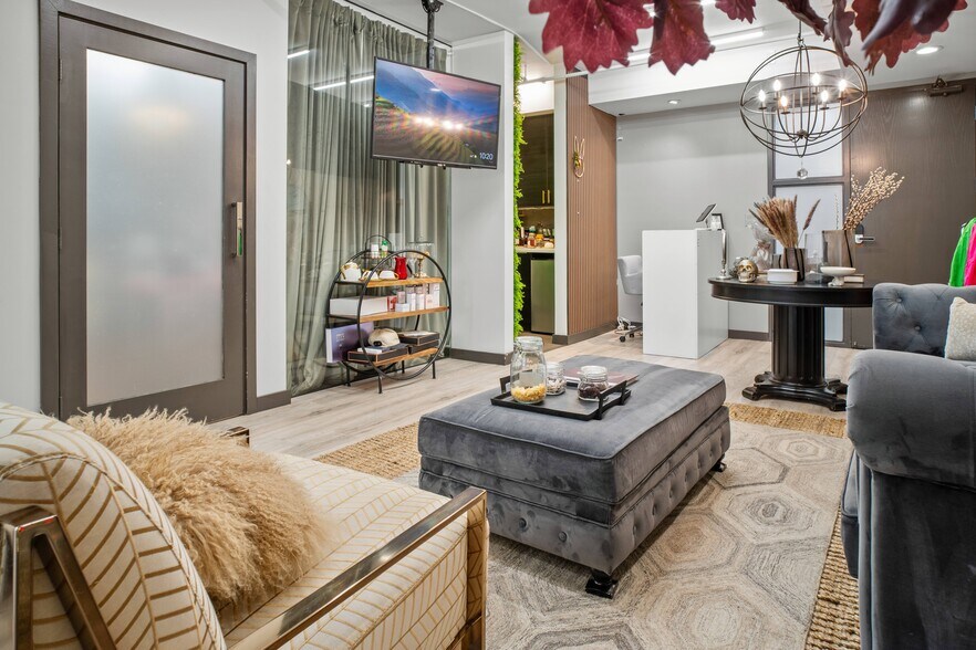 More Photos Of 2535 Kettner Blvd, San Diego Office Residential For Sale