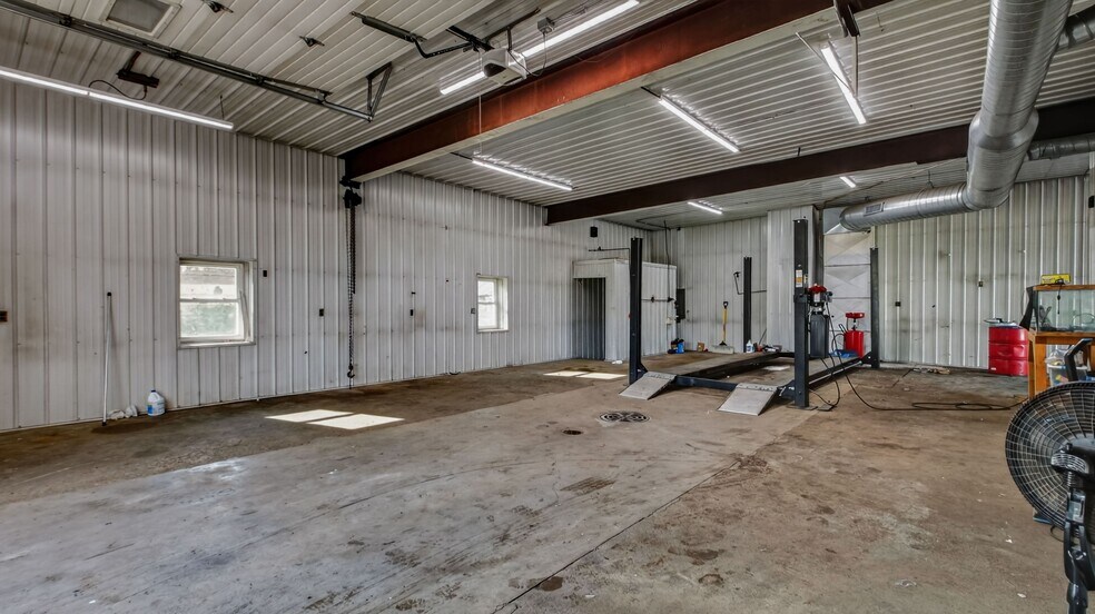 More Photos Of 1417 Martin Rd, Bloomer Auto Repair For Sale