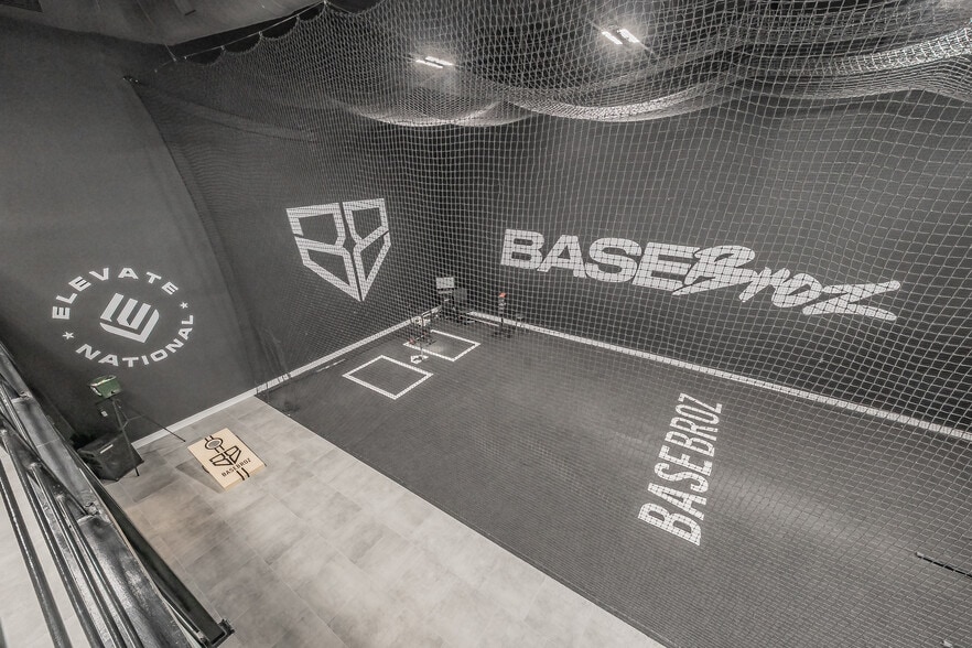 More Photos Of 13053 Harmon Rd, Fort Worth Warehouse For Sale