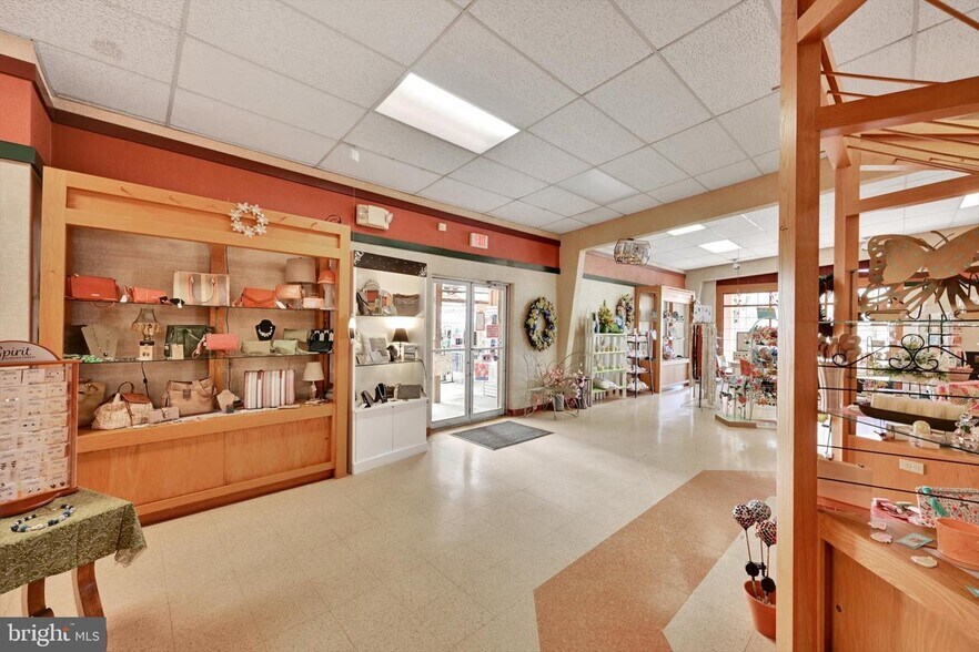 More Photos Of 501 W Washington Ave, Myerstown General Retail For Sale