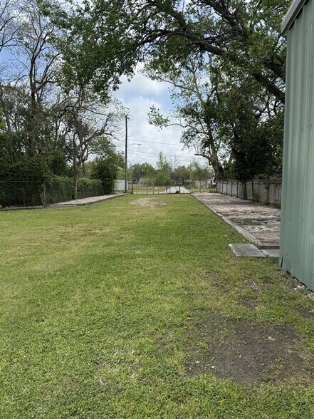 More Photos Of 9320 Highway 3, Houston Freestanding For Lease