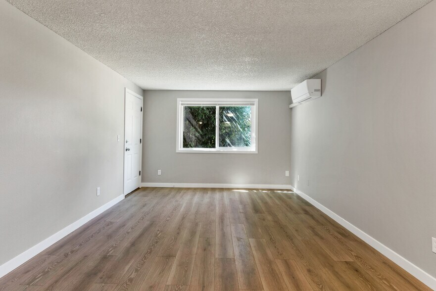 More Photos Of 2048 NE Highway 99W, McMinnville Apartments For Sale