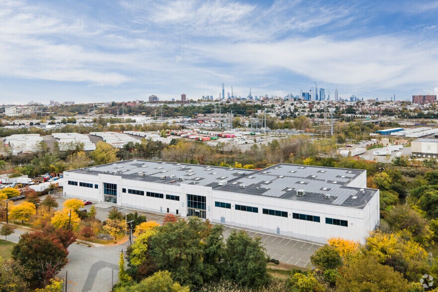 More Photos Of 700 Penhorn Ave, Secaucus Warehouse For Lease