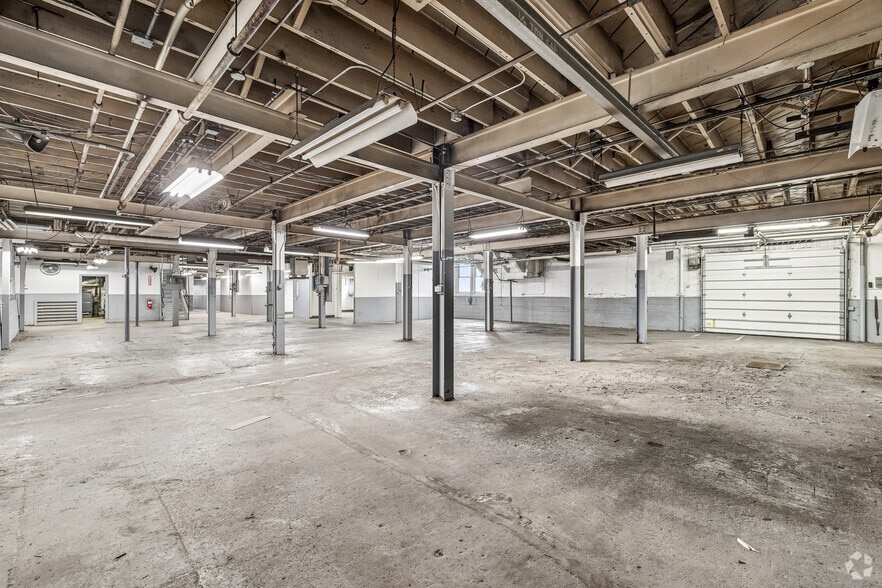 More Photos Of 2204-2230 Erie Blvd, Syracuse Manufacturing For Sale