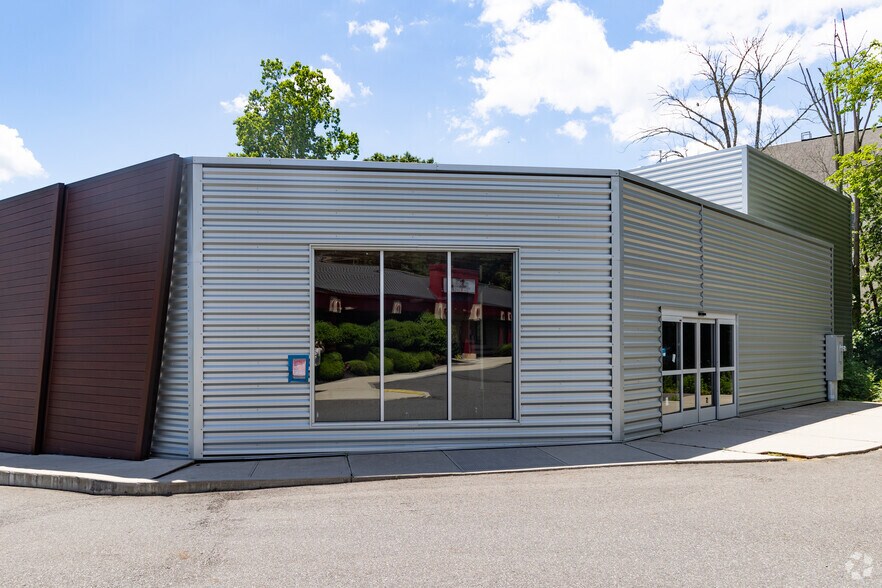 More Photos Of 41 Forest Ave, Glen Cove Storefront For Lease
