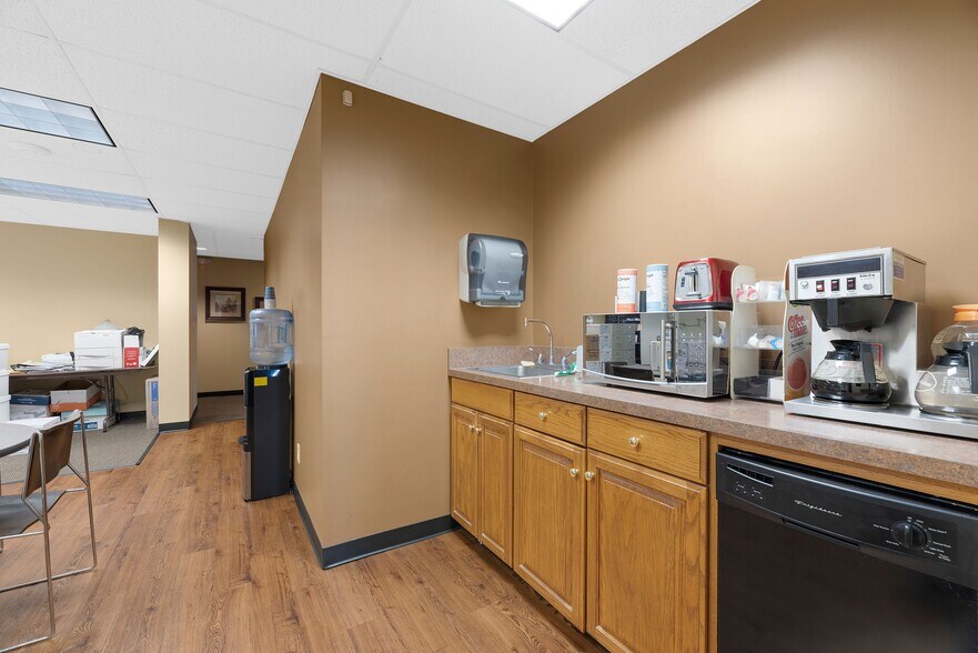 More Photos Of 70 Park Ave W, Mansfield Office For Sale