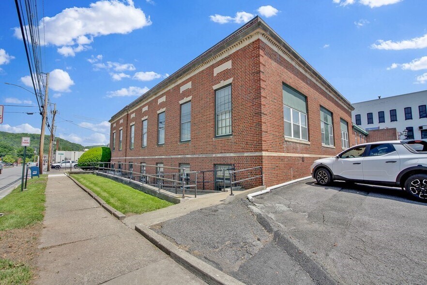 More Photos Of 2 Waln St, Wellsboro Office For Sale