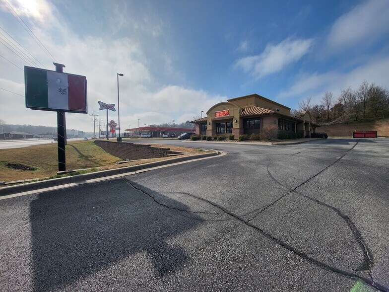 More Photos Of 648 S Neosho Blvd, Neosho Restaurant For Lease