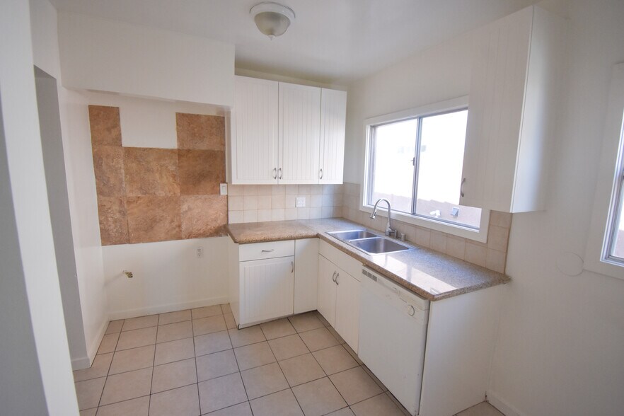 More Photos Of 2010 S Harcourt Ave, Los Angeles Apartments For Sale