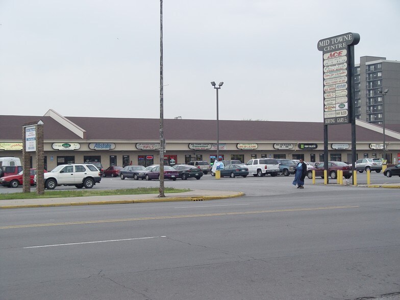 More Photos Of 1300-1356 Broadway, Gary Unknown For Lease