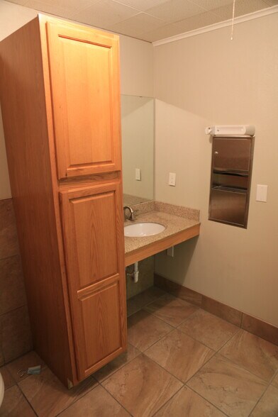 More Photos Of 706 Knickerbocker Rd, San Angelo Manufacturing For Lease