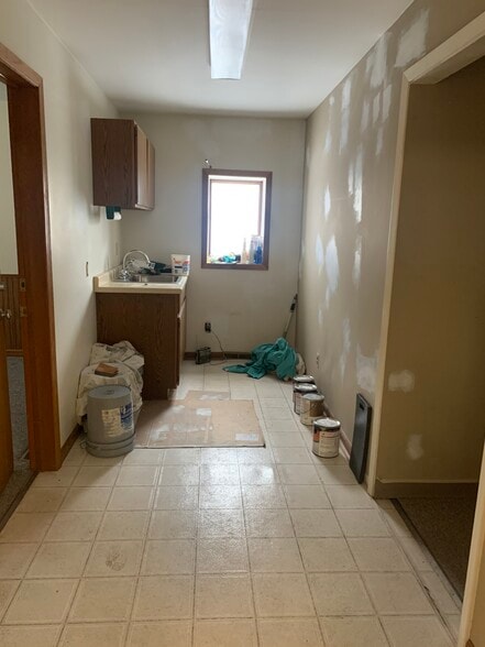 More Photos Of 1902 W 1st St, Duluth Service For Lease