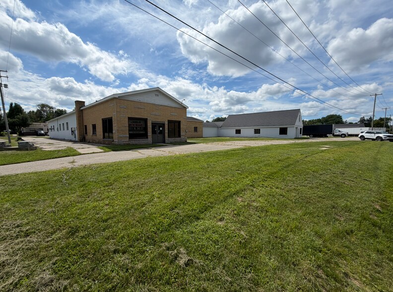 Primary Photo Of 1065 W Green St, Hastings Warehouse For Lease