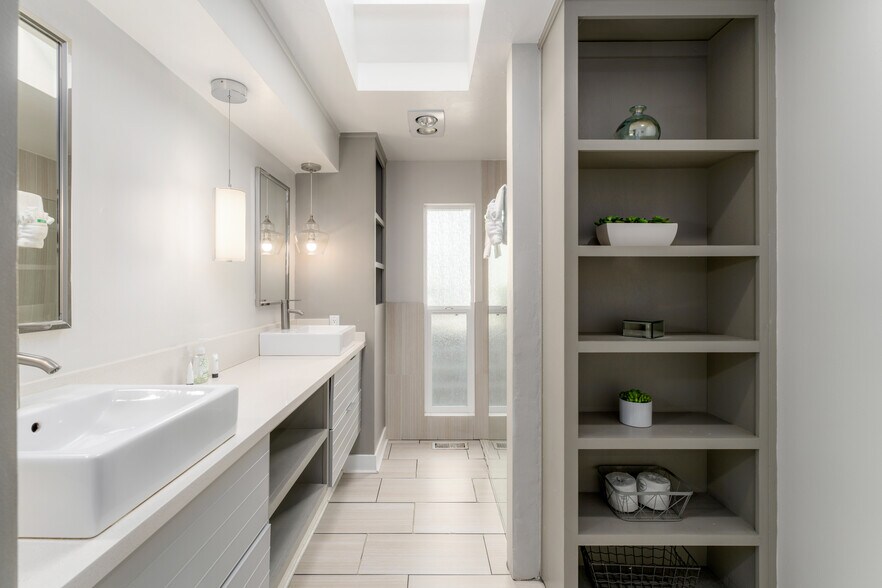 More Photos Of 1920 Beryl St, San Diego Specialty For Sale