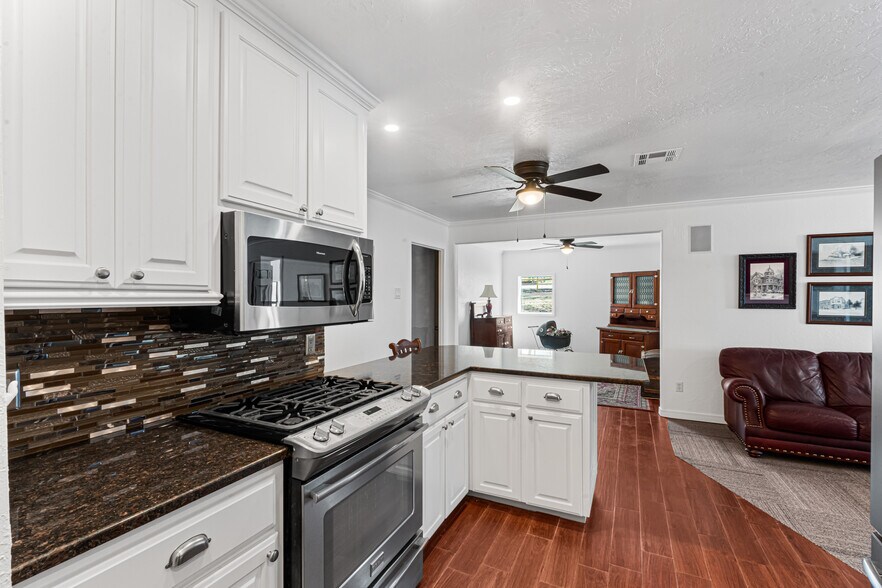 More Photos Of 410 W Harrison Ave, Guthrie Freestanding For Sale