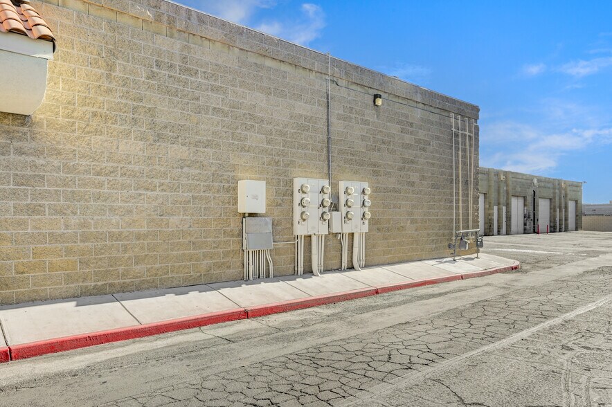More Photos Of 101 W Brooks Ave, North Las Vegas Light Manufacturing For Sale