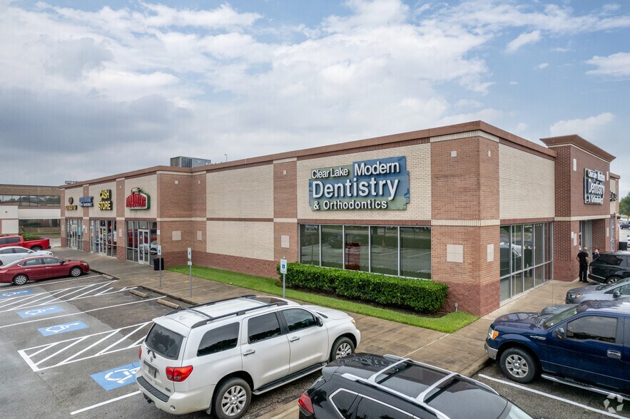 More Photos Of 16811 El Camino Real, Houston Unknown For Lease