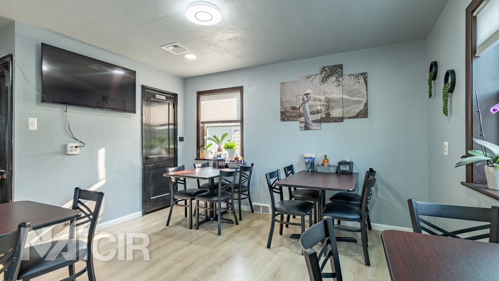 More Photos Of 5401 Jonestown Rd, Harrisburg Storefront Retail Office For Sale