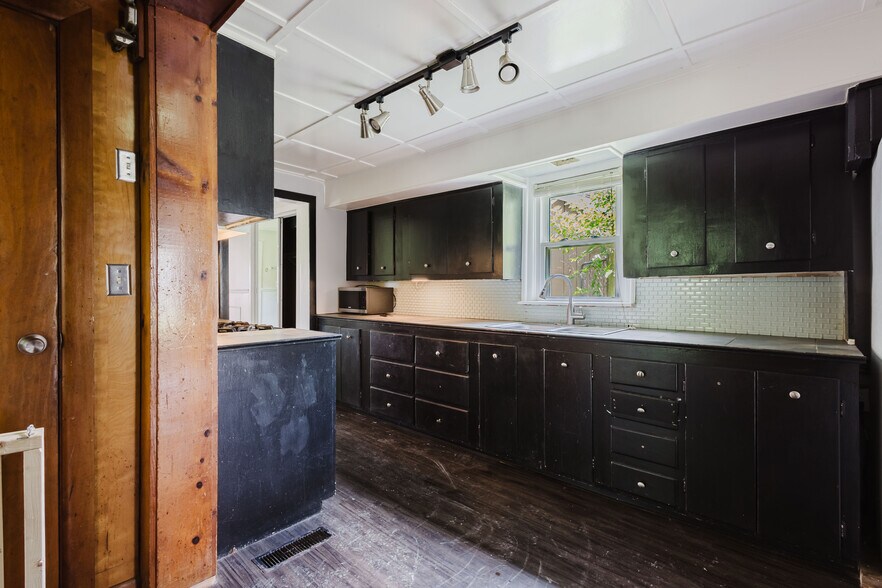 More Photos Of , Lexington Specialty For Sale