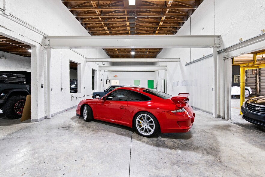 More Photos Of 700-704 N Andrews Ave, Fort Lauderdale Auto Repair For Lease