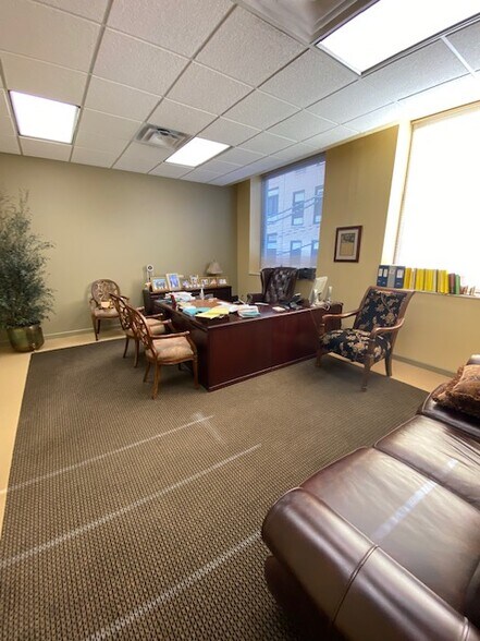More Photos Of 710 Fifth Ave, Pittsburgh Office Residential For Sale
