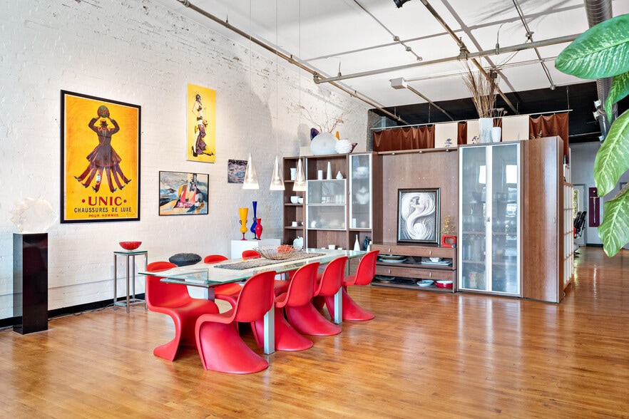 More Photos Of 2007-2009 Locust St, Saint Louis Storefront Retail Residential For Lease