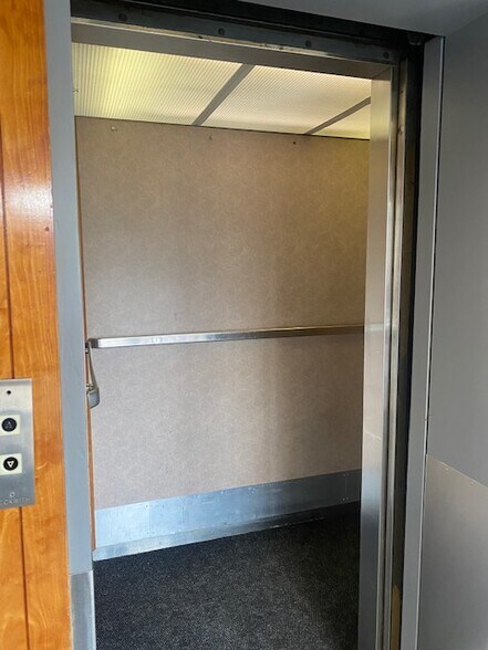 More Photos Of 20 Walnut St, Wellesley Office For Lease