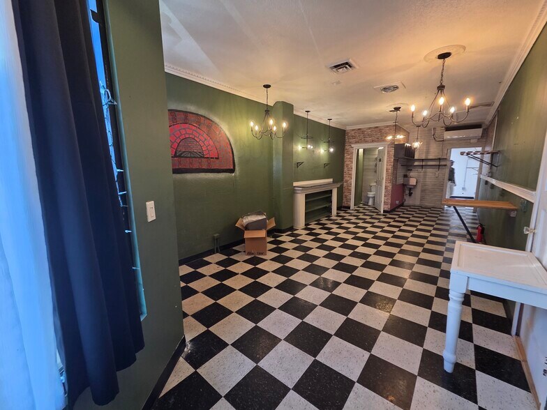 More Photos Of 960-990 Commercial St SE, Salem Storefront For Lease