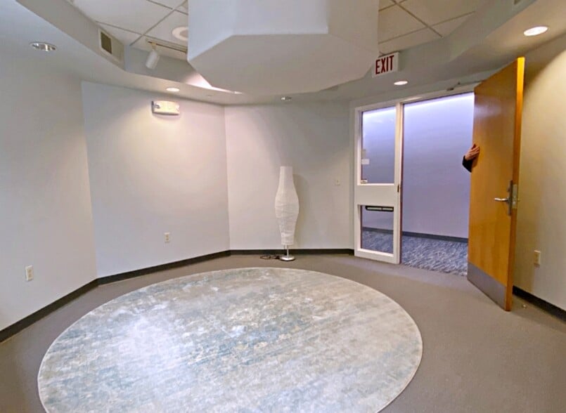 More Photos Of 3 Woodland Rd, Stoneham Medical For Lease