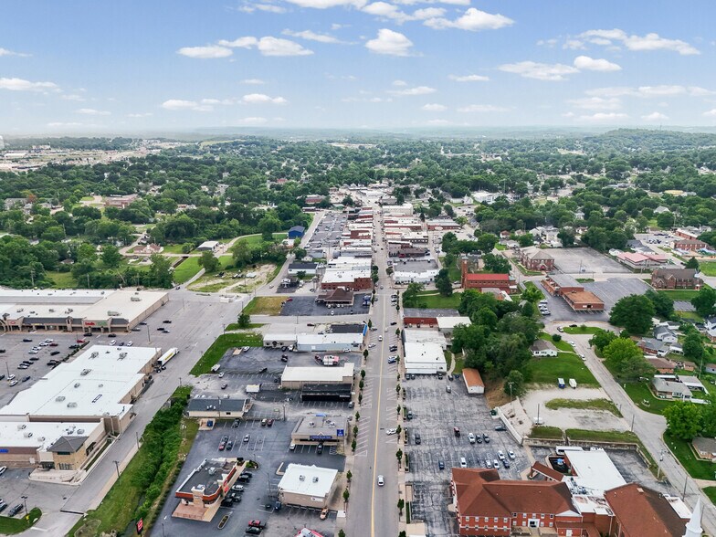 More Photos Of 11 S 2nd St, Festus Office For Sale