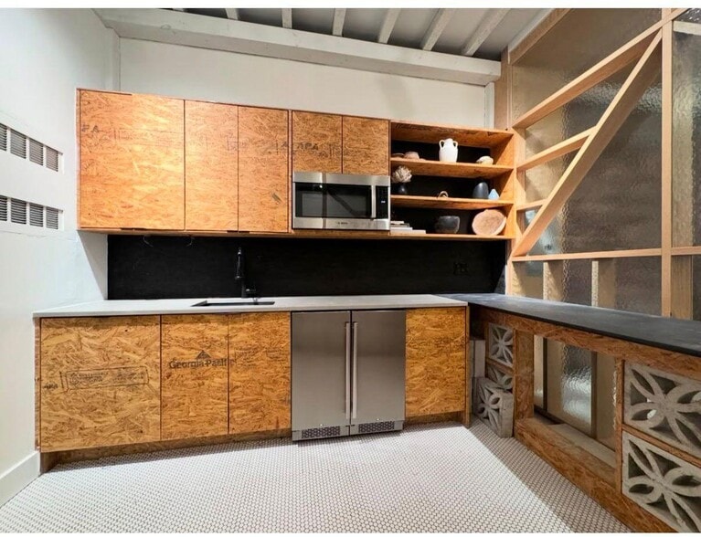More Photos Of 786 Knickerbocker Ave, Brooklyn Storefront Retail Residential For Lease