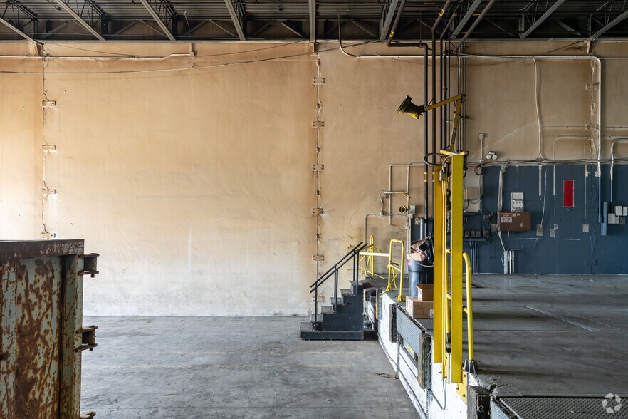 More Photos Of 10800 Ford Rd, Dearborn Warehouse For Lease