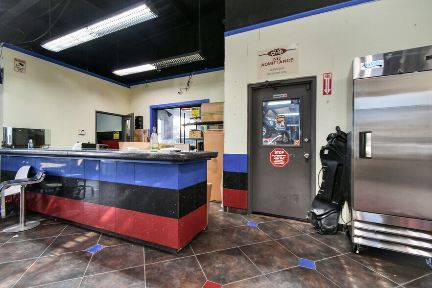 More Photos Of 2525 Westhollow Dr, Houston Auto Repair For Sale