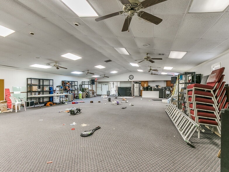 More Photos Of 809 SW 4th St, Moore Religious Facility For Sale