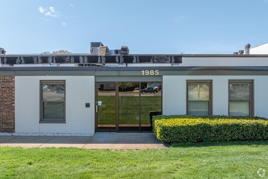 More Photos Of 1985 E Laketon Ave, Muskegon Manufacturing For Lease