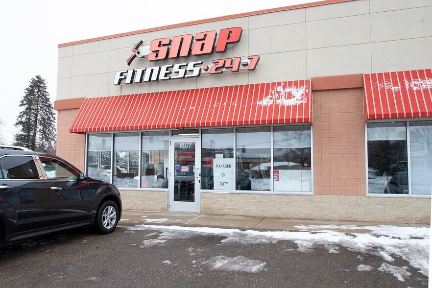 More Photos Of 1801-1807 Geneva Ave, Oakdale Unknown For Lease