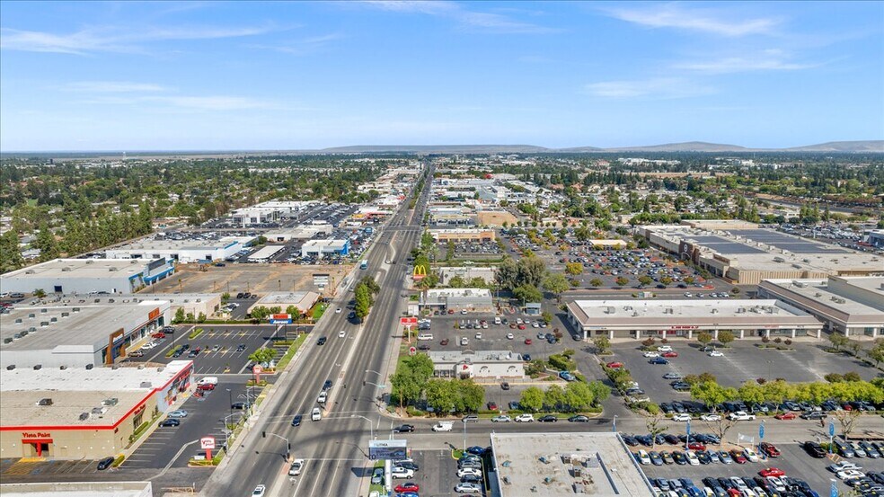 More Photos Of 5646 N Blackstone Ave, Fresno Unknown For Lease