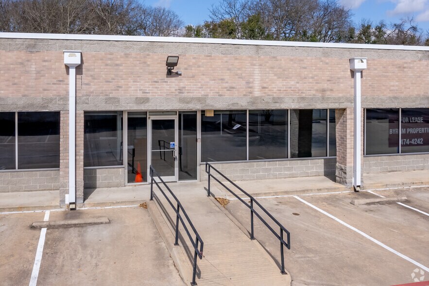 More Photos Of 724 Eberhart Ln, Austin Office For Lease