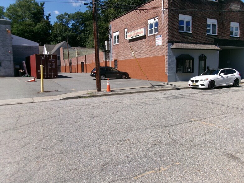 More Photos Of 103 Arch St, Butler General Retail For Sale