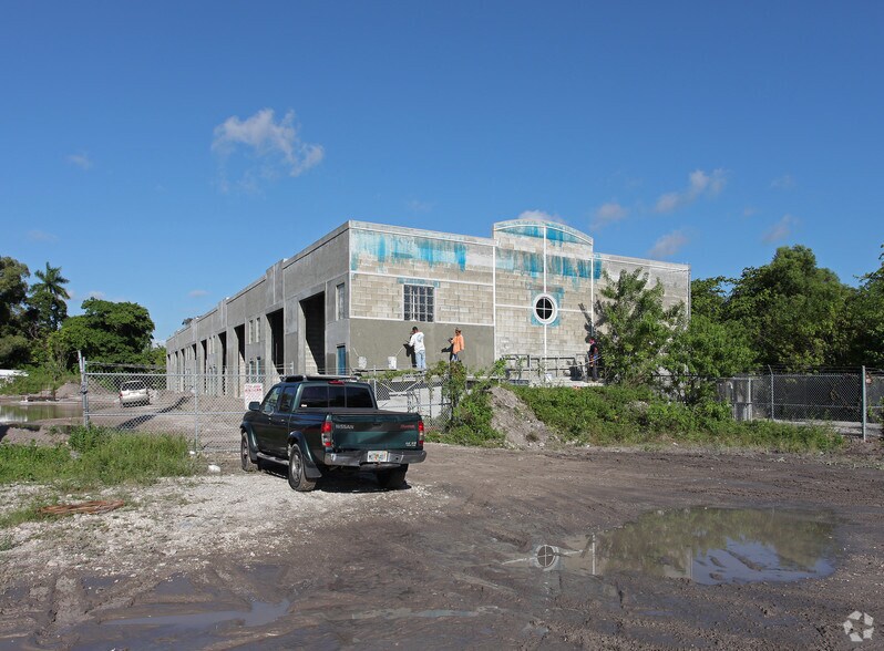 More Photos Of 2937 Ravenswood Rd, Fort Lauderdale Self Storage For Sale