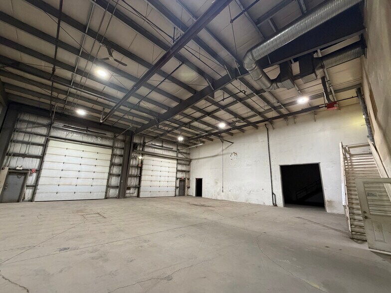 More Photos Of 8800 Venture Ave SE, Calgary Warehouse For Lease