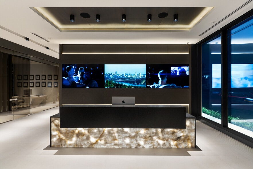 More Photos Of 1406 Pemberton Ave, North Vancouver Storefront For Sale