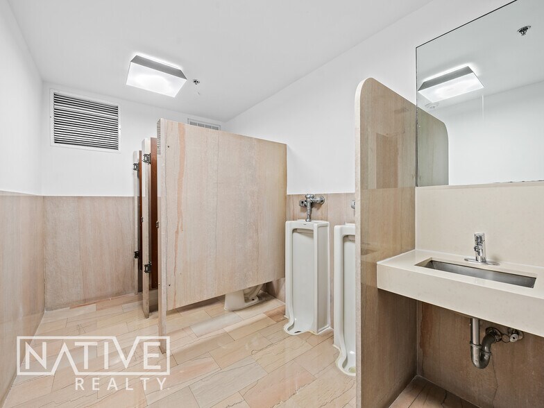 More Photos Of 14 NE 1st Ave, Miami Office For Sale